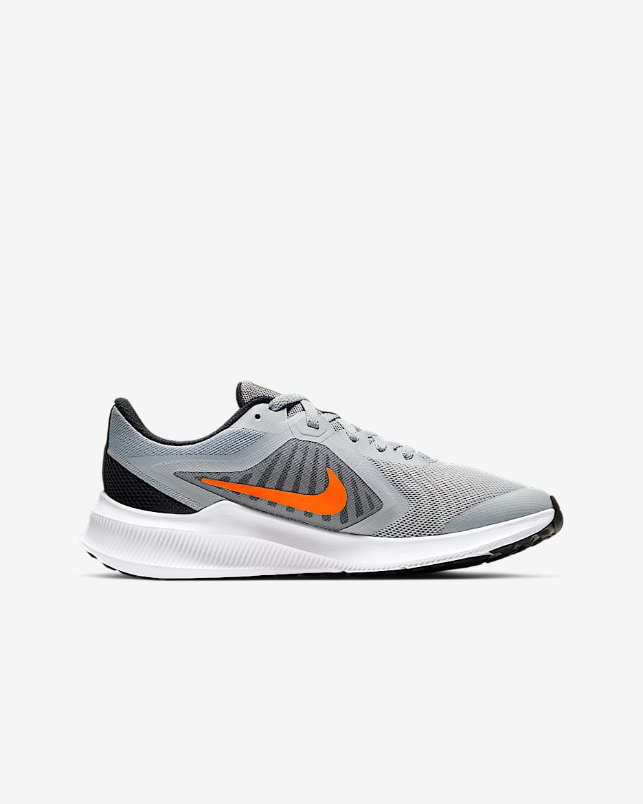 Calzado de running para carretera para ninos talla grande Nike Downshifter 10. Nike